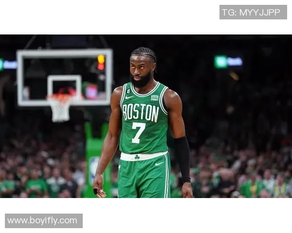 杰伦布朗如何在NBA赛场上展现领导力与卓越表现的秘诀分析