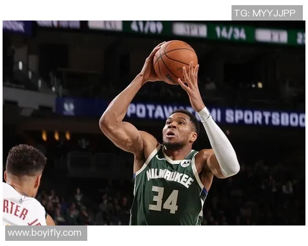 猛龙与雄鹿激战正酣解说员热情解读比赛精彩瞬间