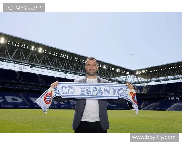 马丁内斯的传奇人生与足球梦想：从草根到巅峰的奋斗故事