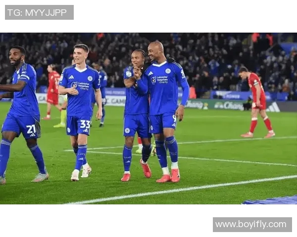 曼彻斯特城主场迎战沃特福德全力争胜展现冠军气质